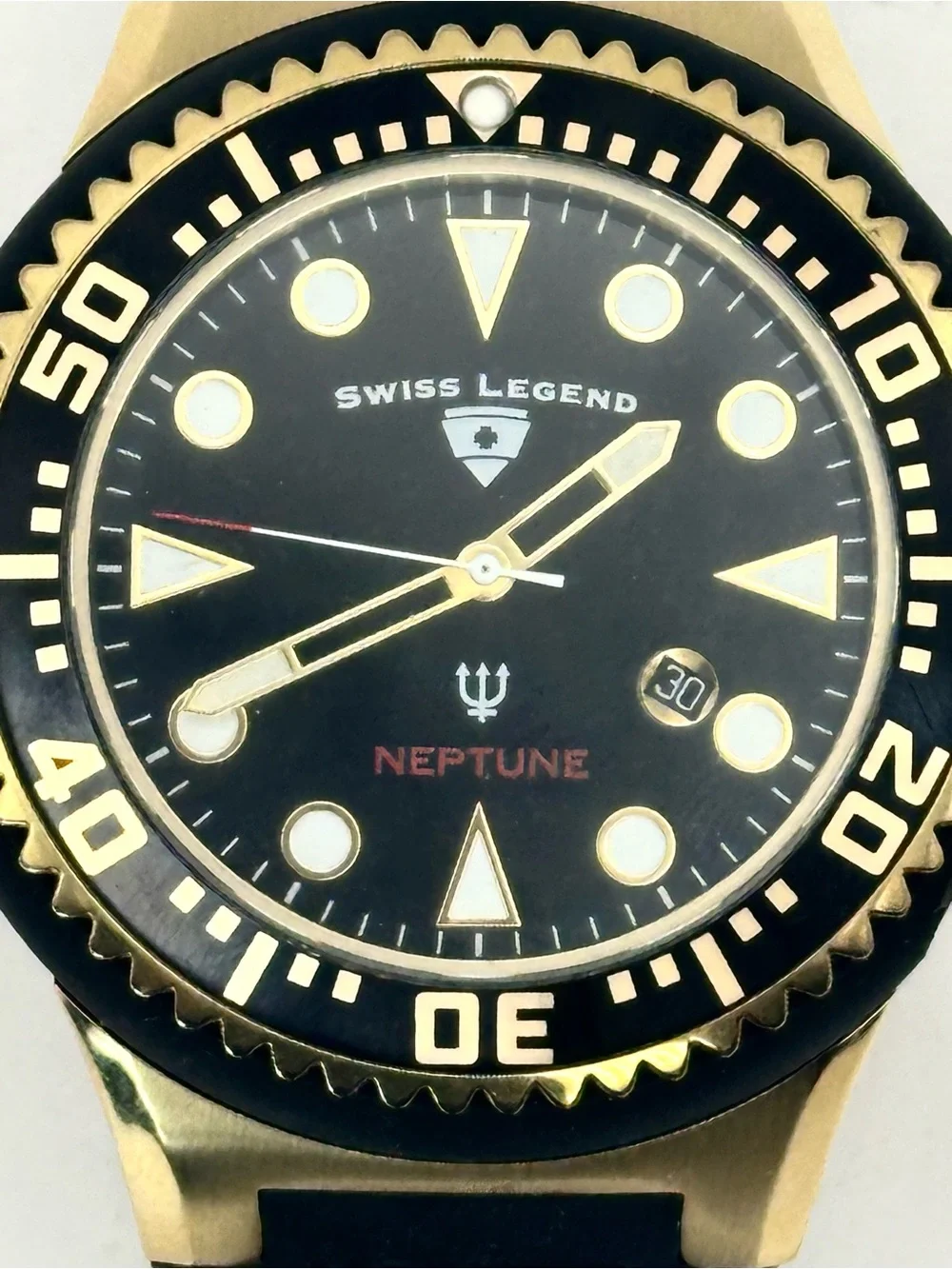 Swiss Legend Men’s Neptune Quartz Dive Watch Silicone Band